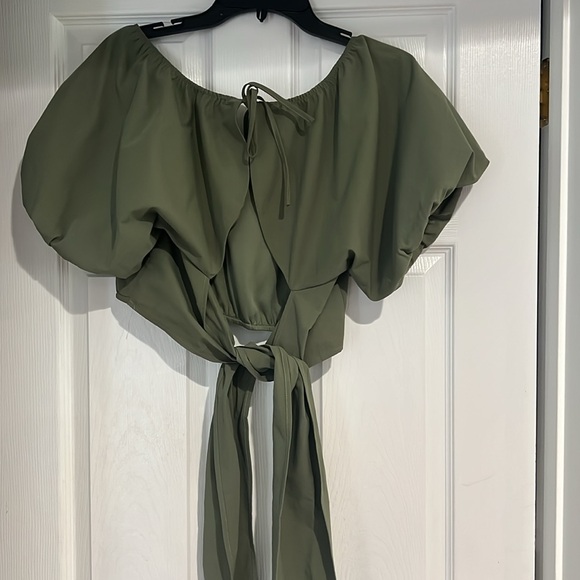 Green crop top. - Picture 2 of 4